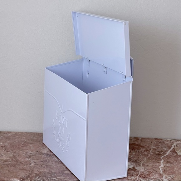 Chelsea Wall Mounted Steel Embossed Mailbox – Classic Durable Design (New) - Picture 12 of 16